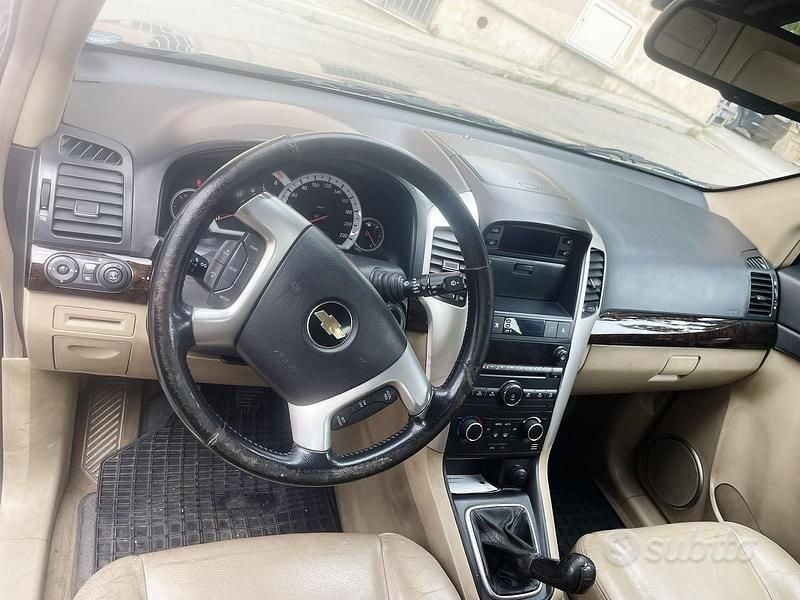 Usata Chevrolet Captiva 150 CV (110 kW) 2007 Grigio SUV