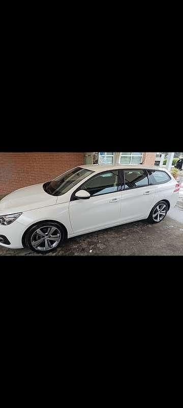 Usata 2017 Peugeot 308 Allure Station wagon | 7900 € (Super prezzo) - Immagine 1/3