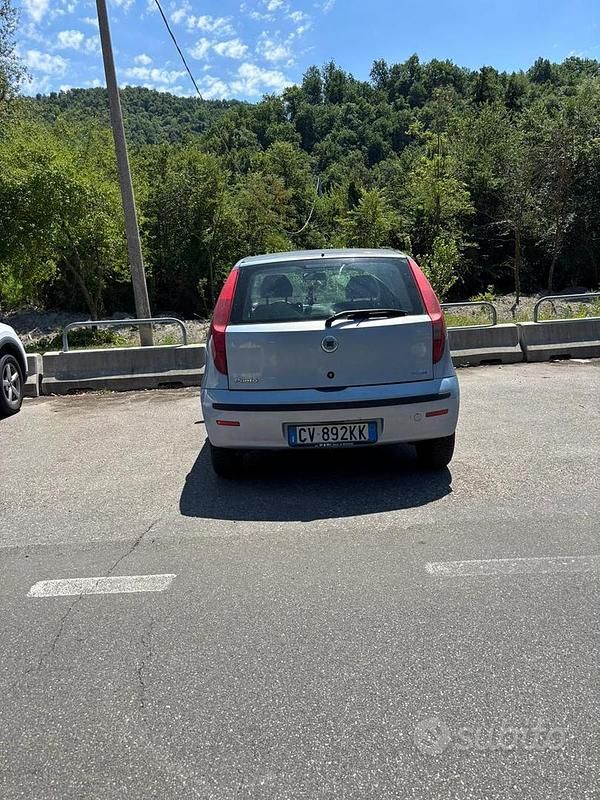 Usata Fiat Punto 69 CV (50 kW) 2005 Utilitaria