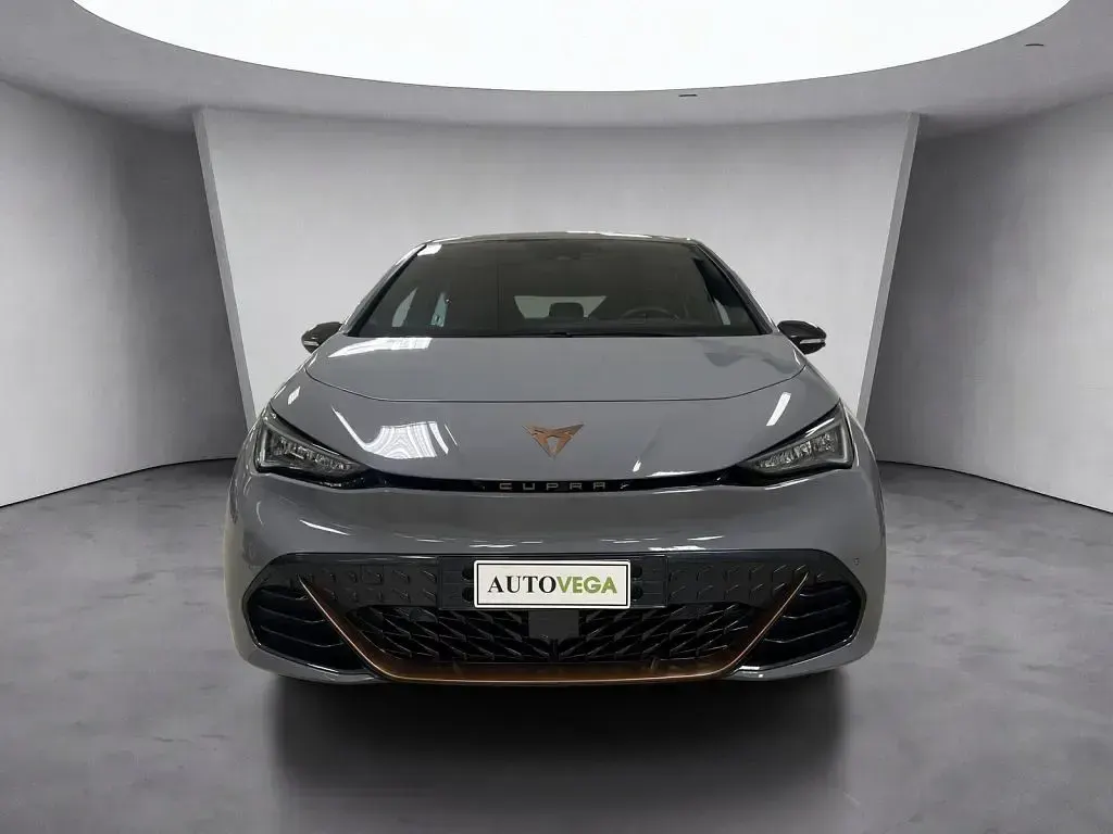 Usata Cupra Born 69 kW (95 CV) 2023 Grigio / pastello Utilitaria