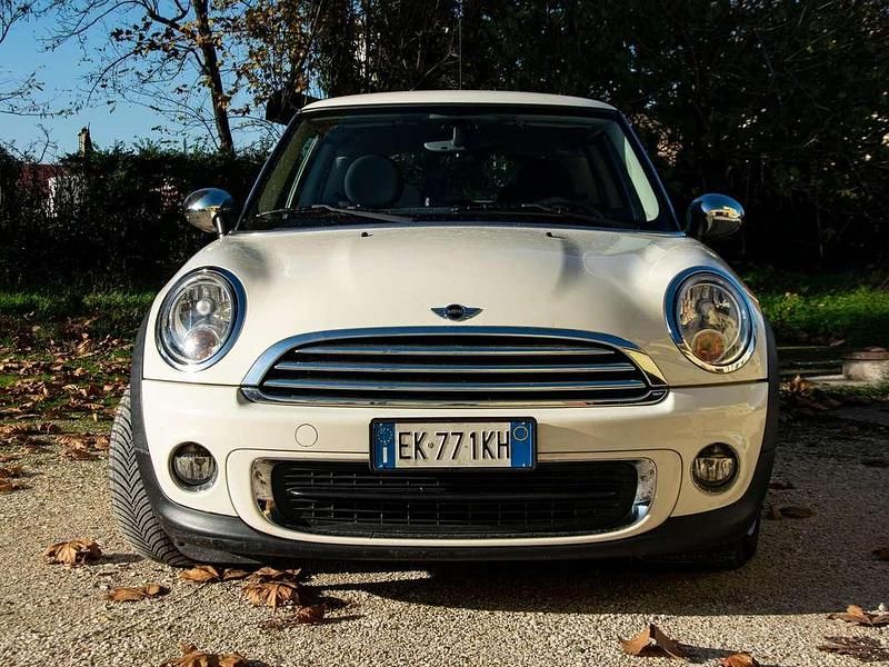 Usata Mini ONE 98 CV (72 kW) 2011 Beige Utilitaria