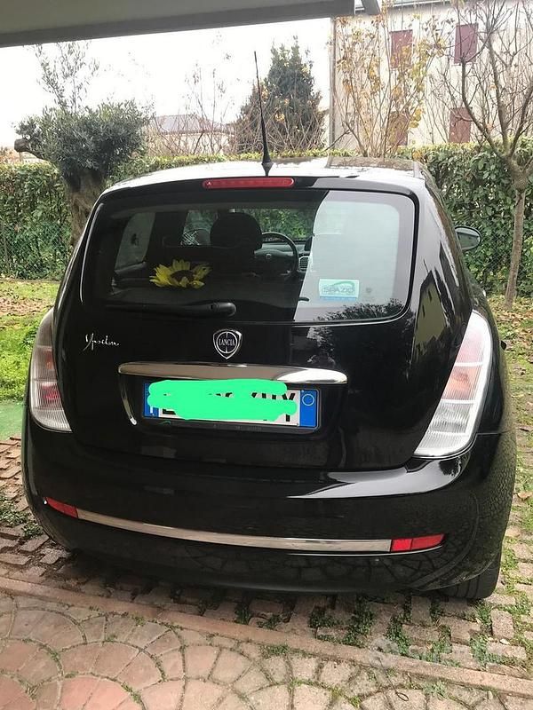 Usata Lancia Ypsilon 77 CV (56 kW) 2012 Nero Utilitaria