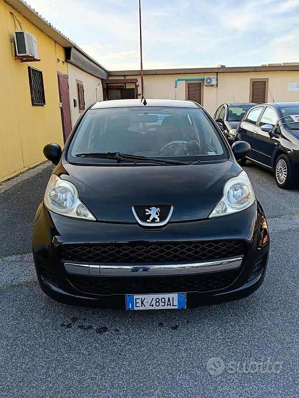 Usata Peugeot 107 68 CV (50 kW) 2011 Nero Utilitaria