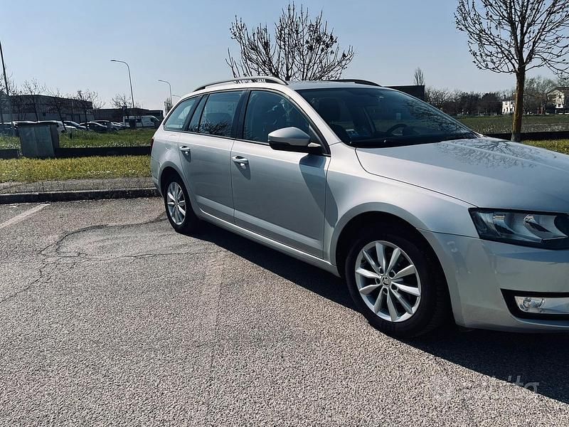 Usata Skoda Octavia 105 CV (77 kW) 2015 Grigio Utilitaria