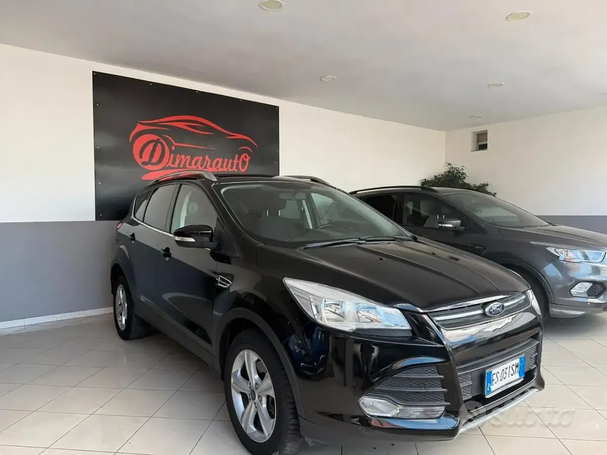 Usata Ford Kuga 140 CV (102 kW) 2013 Nero SUV