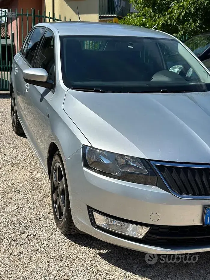 Usata Skoda Rapid Style 105 CV (77 kW) 2015 Grigio Utilitaria