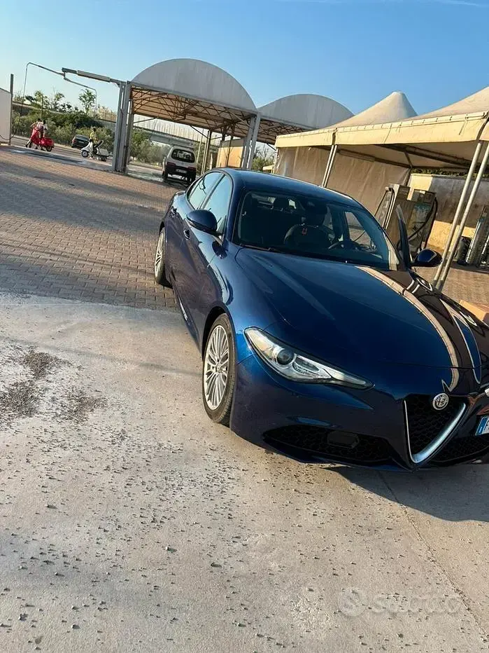 Usata Alfa Romeo Giulia 150 CV (110 kW) 2017 Blu Berlina