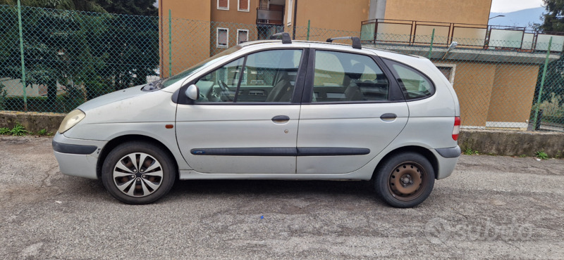 Usato 2002 Renault Scénic Benzin (1.000 €)