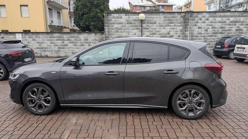 Usata Ford Focus ST-Line 125 CV (91 kW) 2022 Grigio Berlina