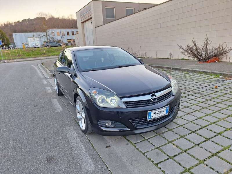 Venduto Opel Astra GTC 1.9 cdti Sport. - auto usate in vendita