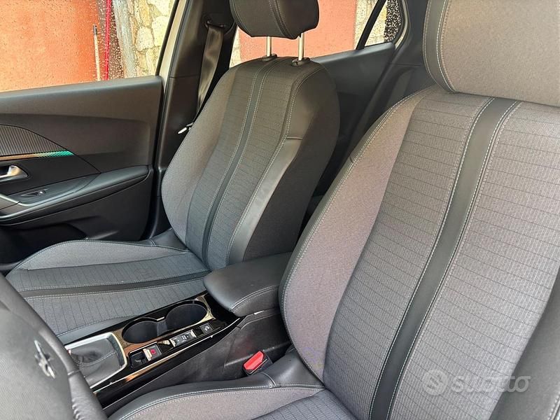 Usata Peugeot 2008 102 CV (75 kW) 2022 SUV