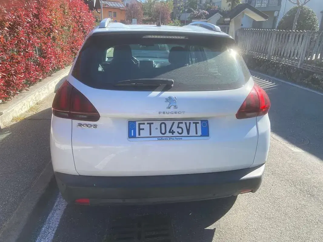 Usata Peugeot 2008 Active 102 CV (75 kW) 2018 Bianco SUV