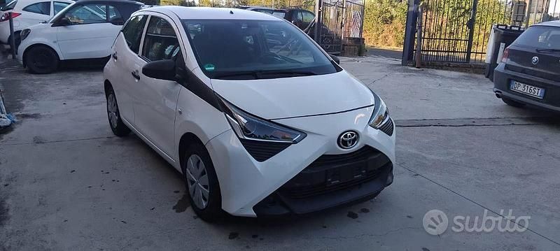 Bianco Usata 2021 Toyota Aygo Connect Style Due volumi | 10.500 € (Ottimo prezzo) - Immagine 1/4