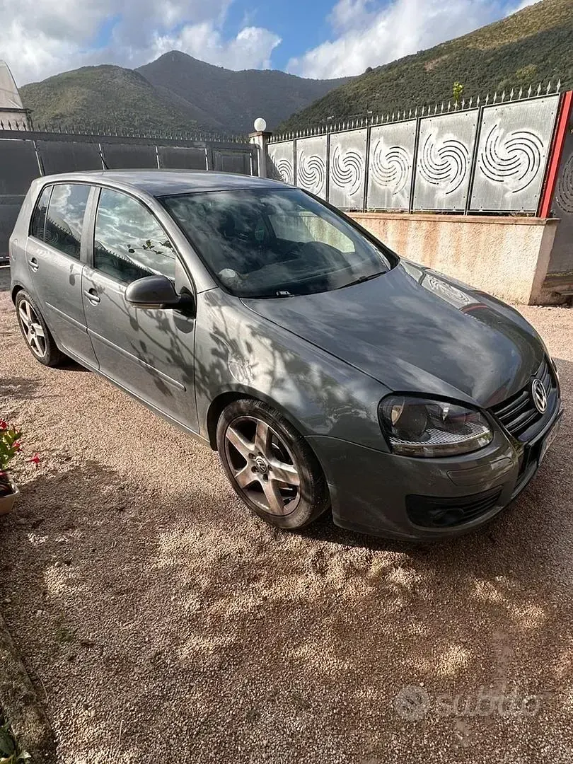 Usado VW Golf V 105 CV (77 kW) 2008 Gris Utilitario