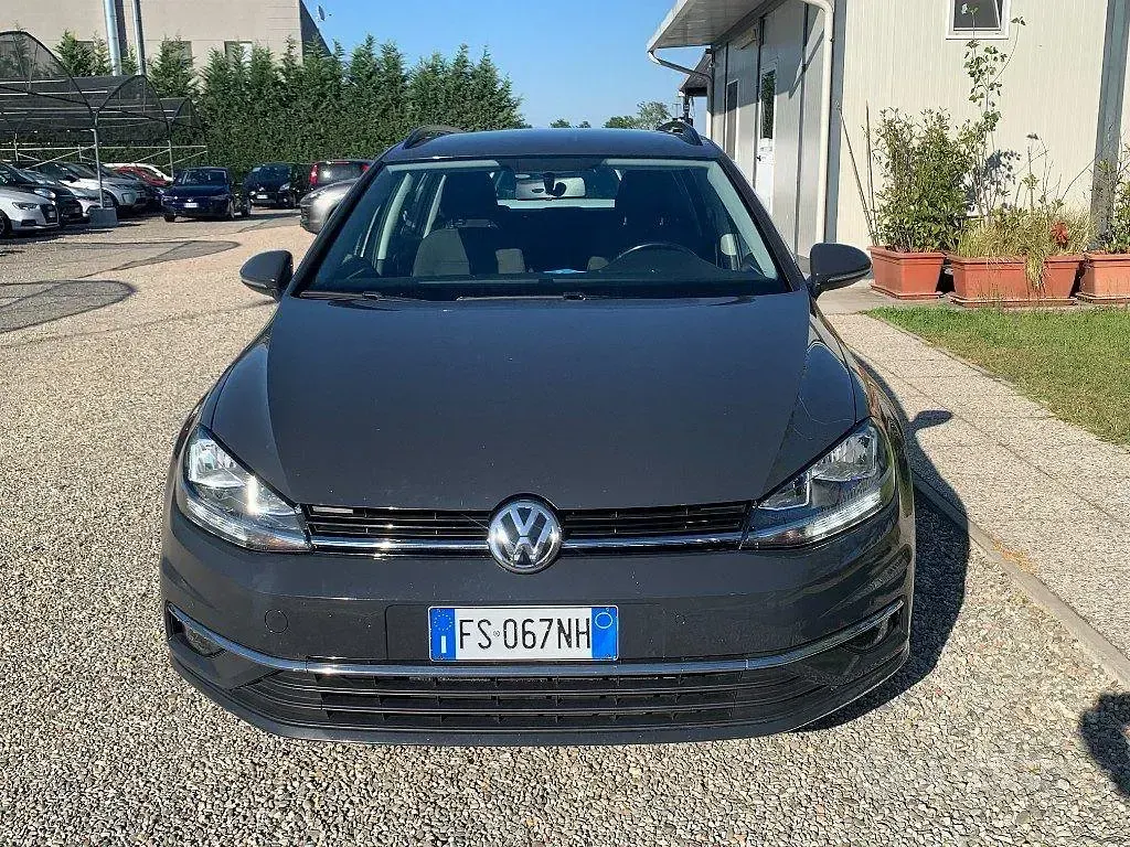 Usata VW Golf VII Executive 116 CV (85 kW) 2018 Grigio Station wagon