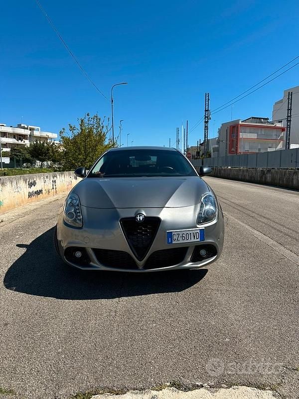 Usata Alfa Romeo Giulietta Exclusive 105 CV (77 kW) 2014 Grigio Utilitaria