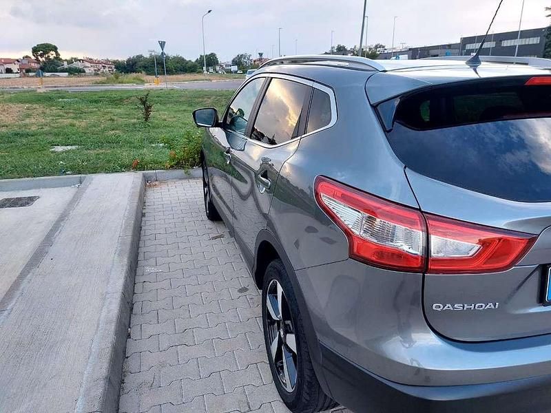 Usata Nissan Qashqai N-Connecta 110 CV (80 kW) 2017 Grigio SUV