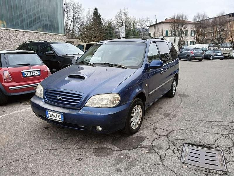 Usata Kia Carnival Comfort 144 CV (105 kW) 2003 Blu/azzurro Monovolume