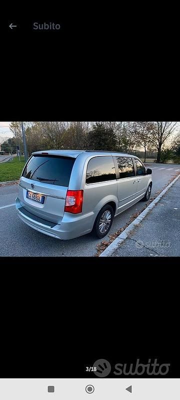 Usata Lancia Voyager 163 CV (119 kW) 2012 Grigio Monovolume