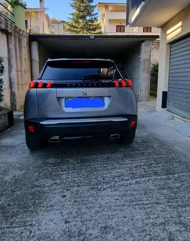 Usata Peugeot 2008 Allure 131 CV (96 kW) 2021 Grigio SUV