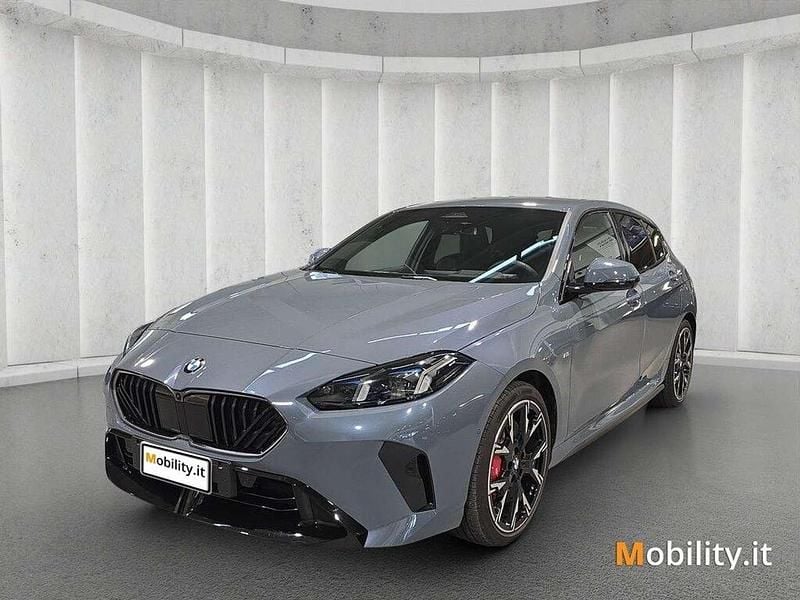 Storm bay metallizzato Usata 2025 BMW 118 M Sport Due volumi | 38.800 € (Buon prezzo) - Immagine 1/4