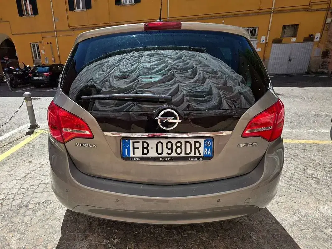 Usata Opel Meriva Cosmo 120 CV (88 kW) 2015 Oro Monovolume