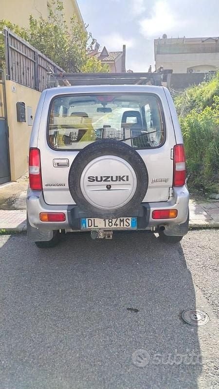 Usata Suzuki Jimny 86 CV (63 kW) 2007 Grigio SUV