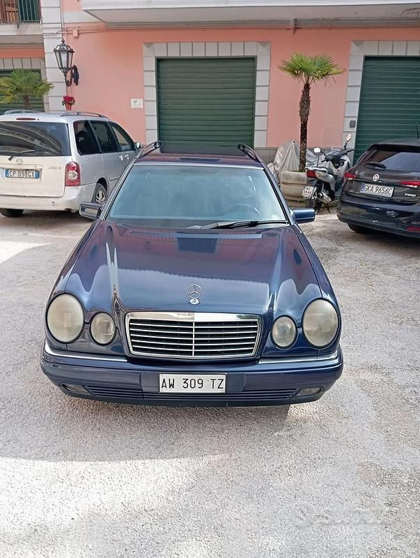 Usata Mercedes E250 1998 Blu Station wagon