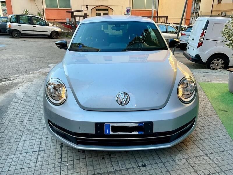 Grigio Usata 2012 VW Maggiolino Tre volumi | 7500 € (Buon prezzo) - Immagine 1/4