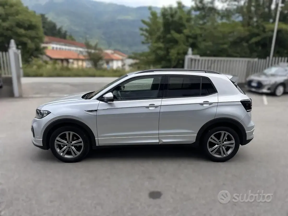 Usata VW T-Cross R-line 110 CV (80 kW) 2022 Grigio SUV