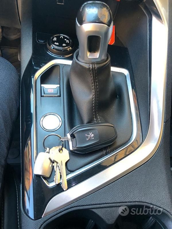 Usata Peugeot 3008 120 CV (88 kW) 2016 SUV