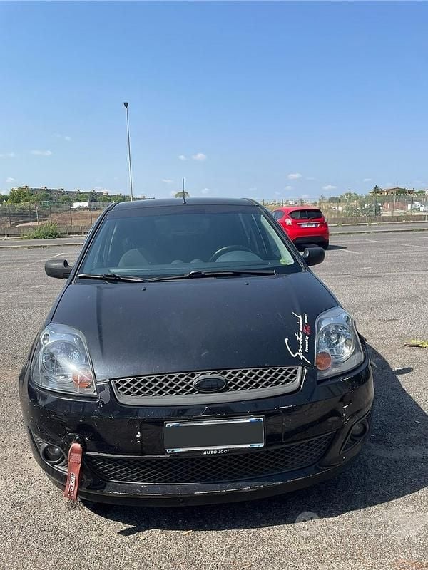 Usata Ford Fiesta 68 CV (50 kW) 2008 Nero Berlina