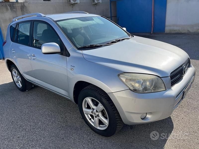 Usata Toyota RAV4 135 CV (99 kW) 2006 Grigio SUV
