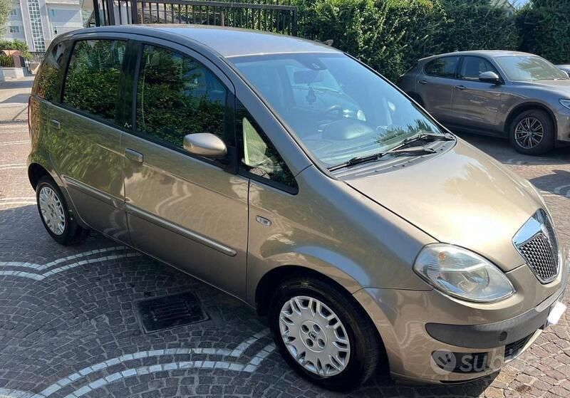 Grigio scuro Usata 2006 Lancia Musa Monovolume | 3499 € (Cara) - Immagine 1/4
