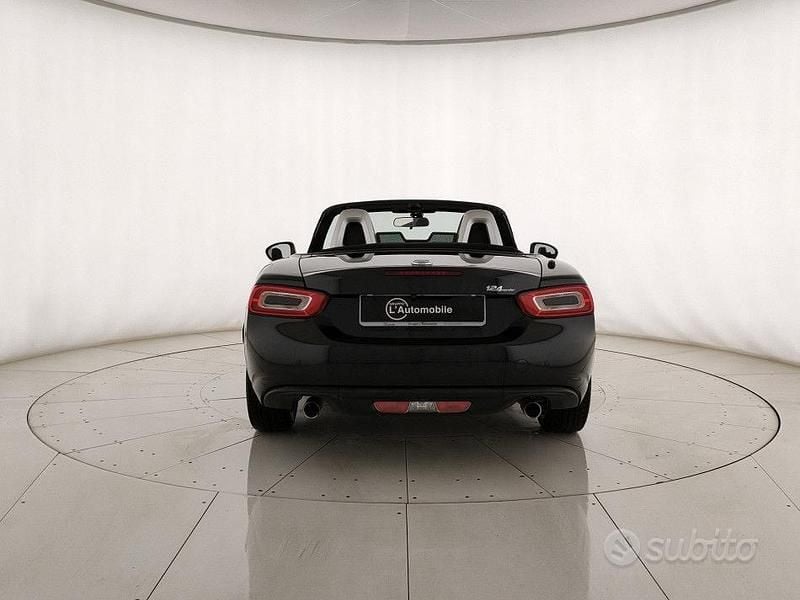 Usata Fiat 124 Spider Lusso 140 CV (102 kW) 2018 Nero Cabrio