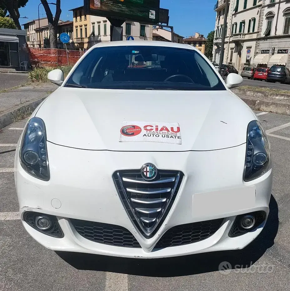 Usata Alfa Romeo Giulietta Distinctive 120 CV (88 kW) 2015 Bianco Utilitaria