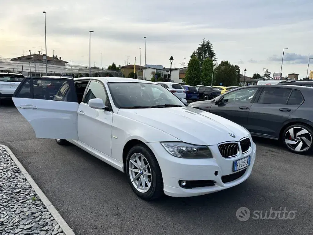 Usata BMW 316 Sport Line 116 CV (85 kW) 2011 Bianco Station wagon