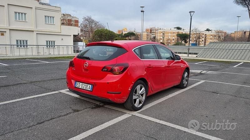 Usata Opel Astra 115 CV (84 kW) 2010 Rosso Berlina