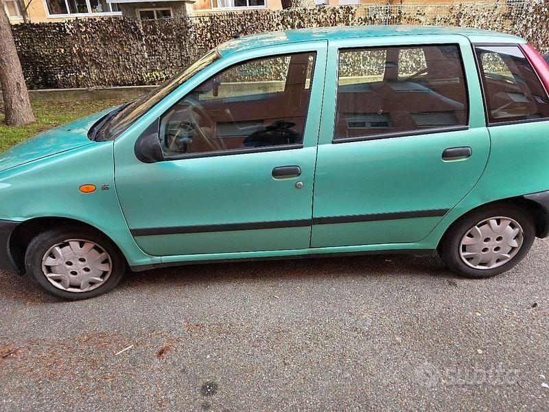 Usata Fiat Punto 54 CV (39 kW) 1997 Verde Utilitaria