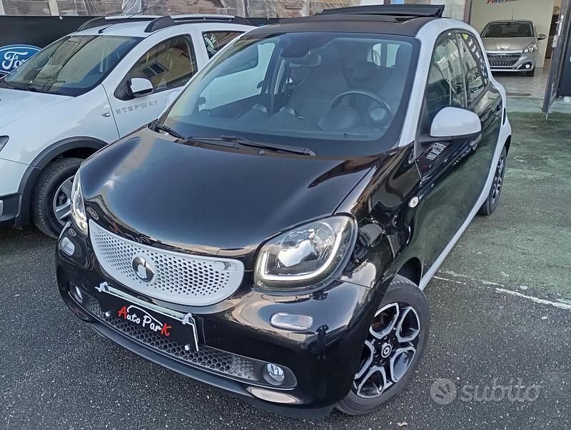 Usata Smart ForFour Prime 71 CV (52 kW) 2016 Nero Utilitaria