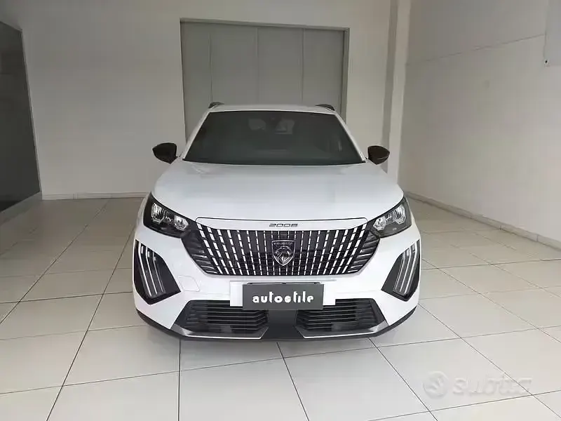 Nuova Peugeot 2008 Allure+ 136 CV (100 kW) 2025 Bianco SUV