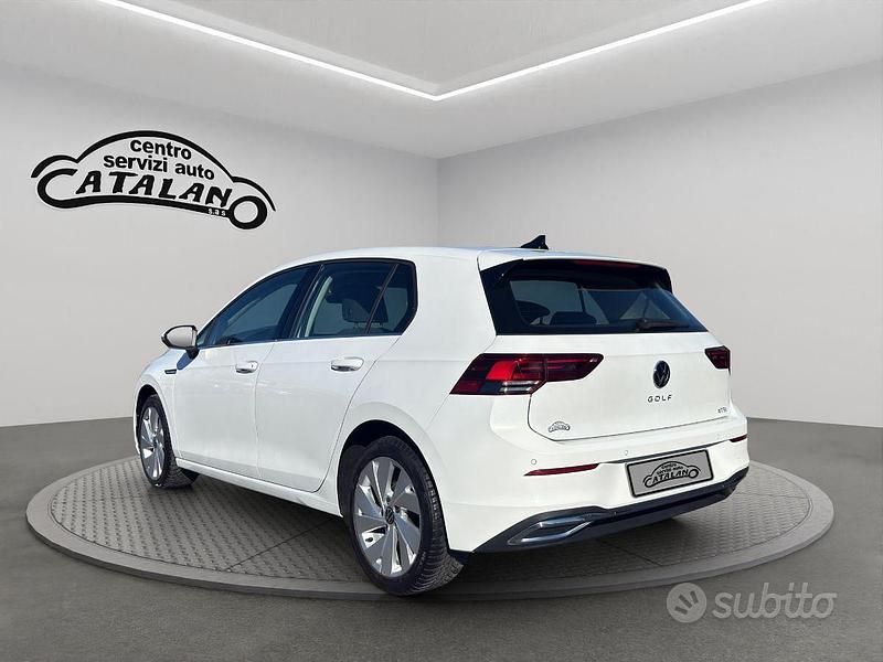 Usata VW Golf VII Executive 150 CV (110 kW) 2021 Bianco Utilitaria