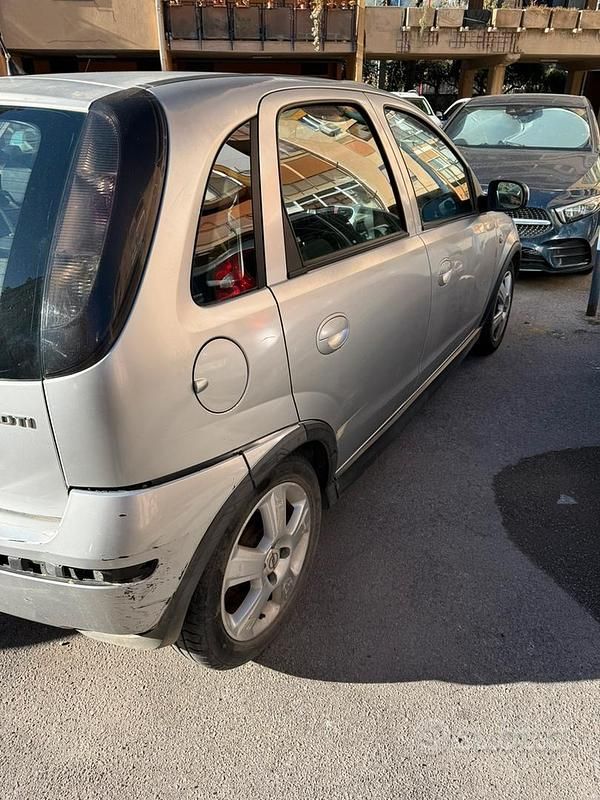 Usata Opel Corsa 75 CV (55 kW) 2005 Utilitaria