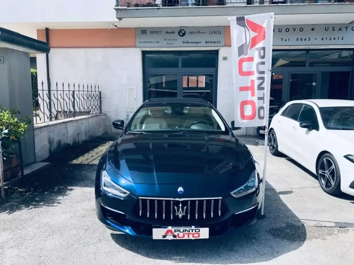 Usado Maserati Ghibli GranLusso 330 CV (242 kW) 2021 Azul Berlina