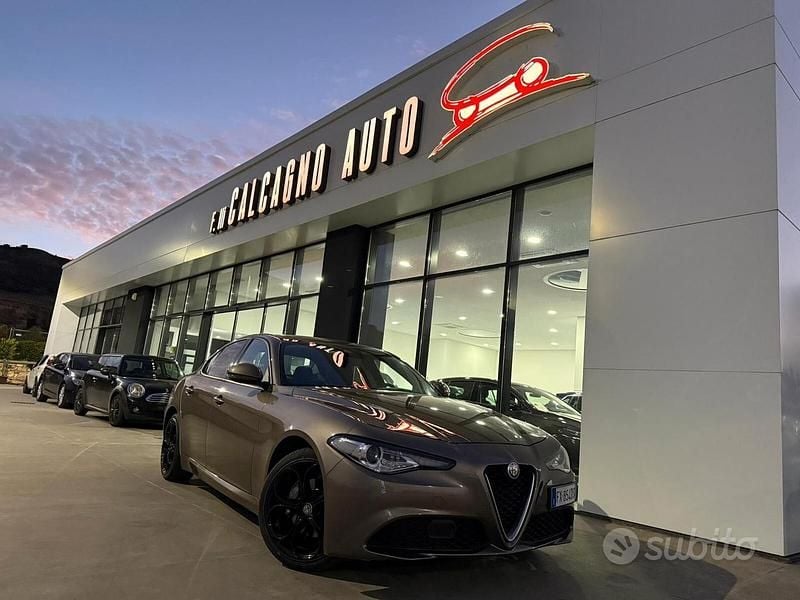 Usata Alfa Romeo Giulia 160 CV (117 kW) 2019 Marrone Berlina