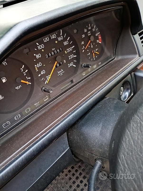 Usata 1995 Mercedes E200 Tre volumi | 13.000 € - Immagine 1/4