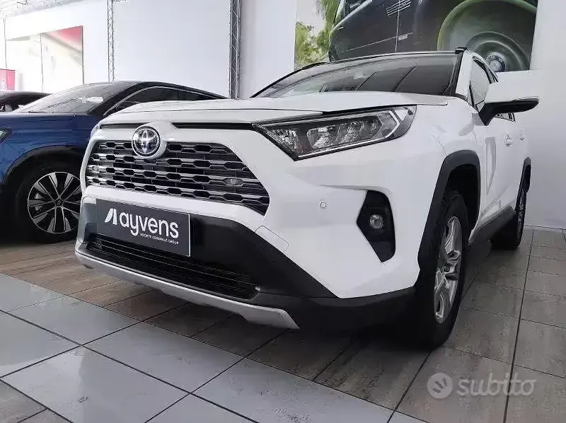 Usata Toyota RAV4 Hybrid Active 178 CV (130 kW) 2024 Bianco SUV