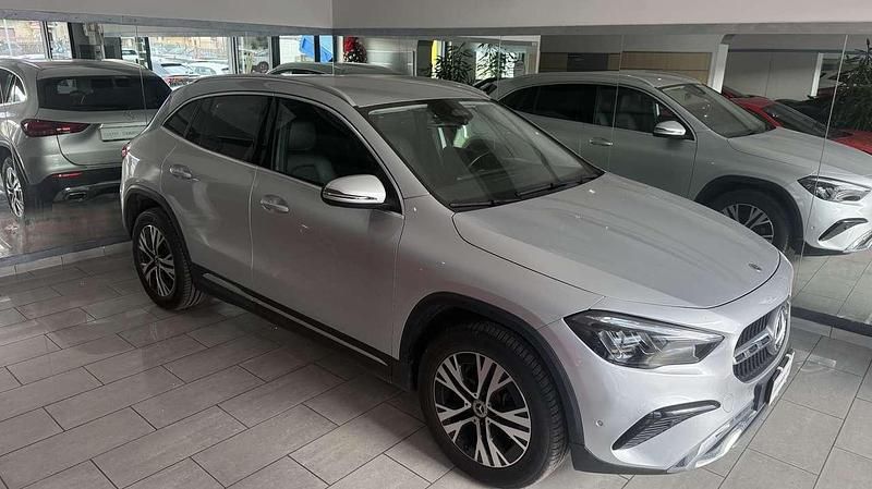 Usata Mercedes GLA200 150 CV (110 kW) 2023 Argento SUV
