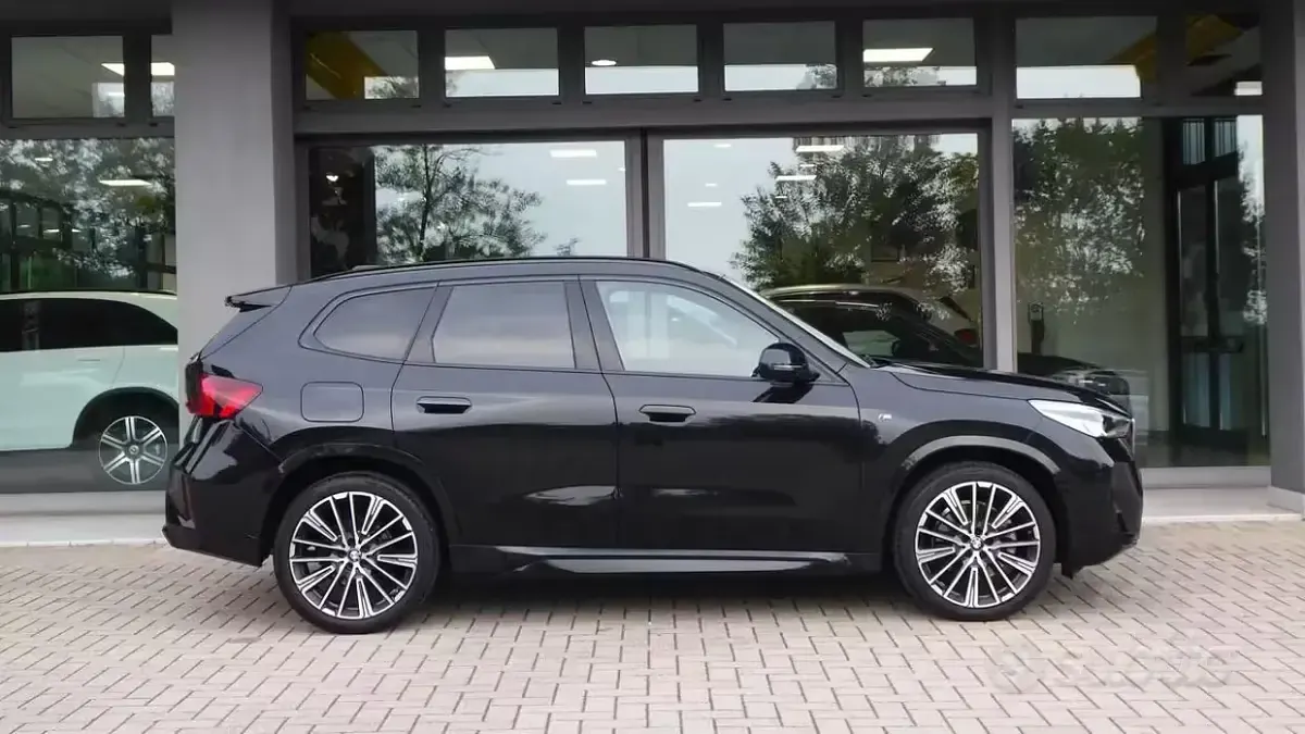Usata BMW X1 M Sport 204 CV (150 kW) 2023 Saphirschwarz SUV