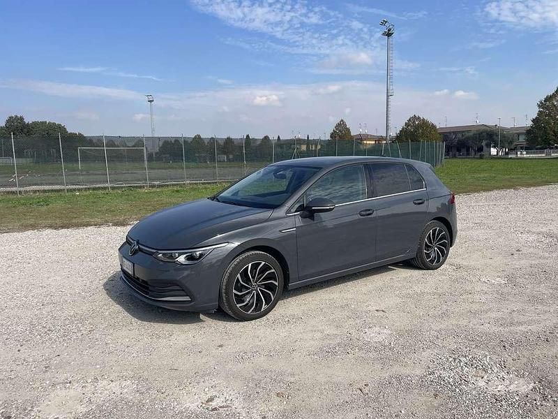 Usata 2021 VW Golf VIII Style Tre volumi | 20.800 € (Buon prezzo) - Immagine 1/4